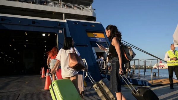 Αναχωρούν και οι τελευταίοι εκδρομείς του τριημέρου του Δεκαπενταύγουστου – 94 δρομολόγια από Πειραιά, Ραφήνα, Λαύριο