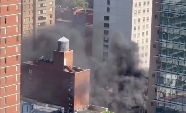 Έκρηξη στο Μανχάταν: Μαύρος καπνός σκέπασε τον ουρανό της Νέας Υόρκης