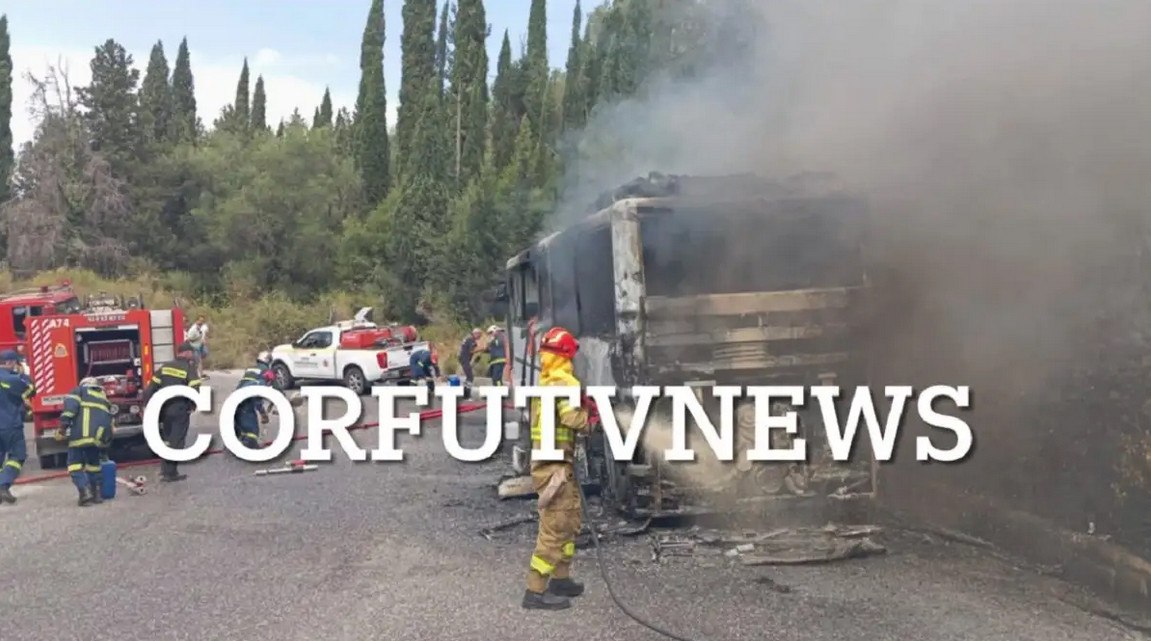 Φωτιά σε τουριστικό λεωφορείο στην Κέρκυρα - Σώοι όλοι οι επιβαίνοντες