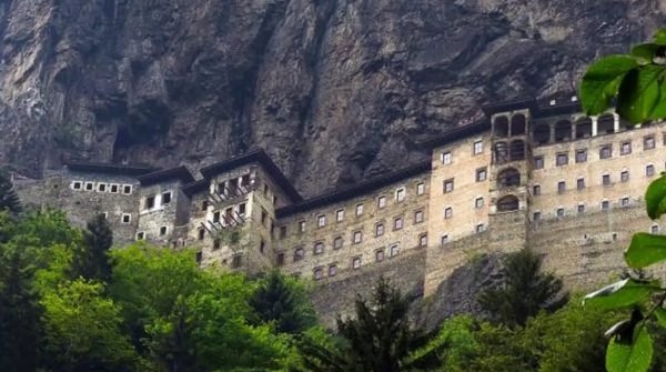 Η Τουρκία έδωσε άδεια για Θεία Λειτουργία στην Παναγία Σουμελά της Τραπεζούντας στα «Εννιάμερα της Παναγίας»