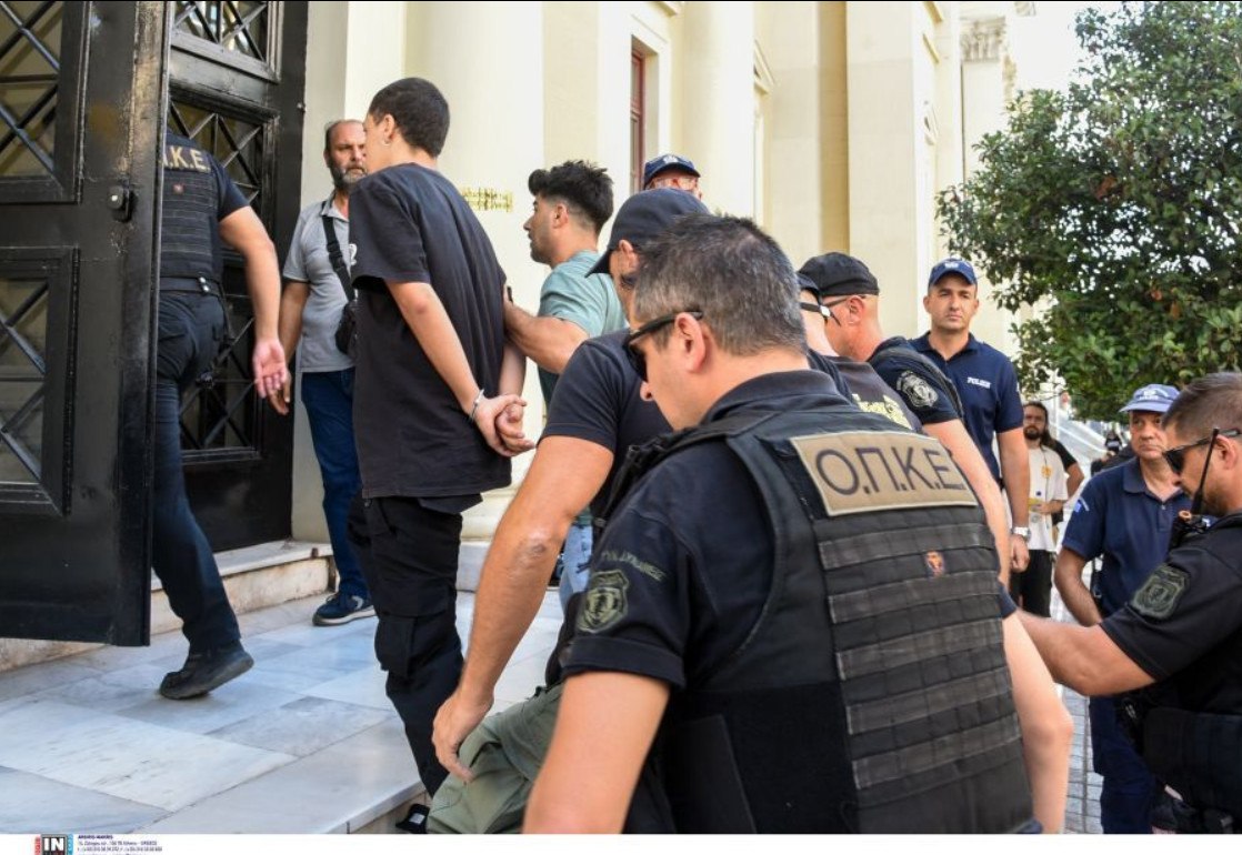 Πυρκαγιά στην Πάτρα: Στη φυλακή οι δύο κατηγορούμενοι για εμπρησμό