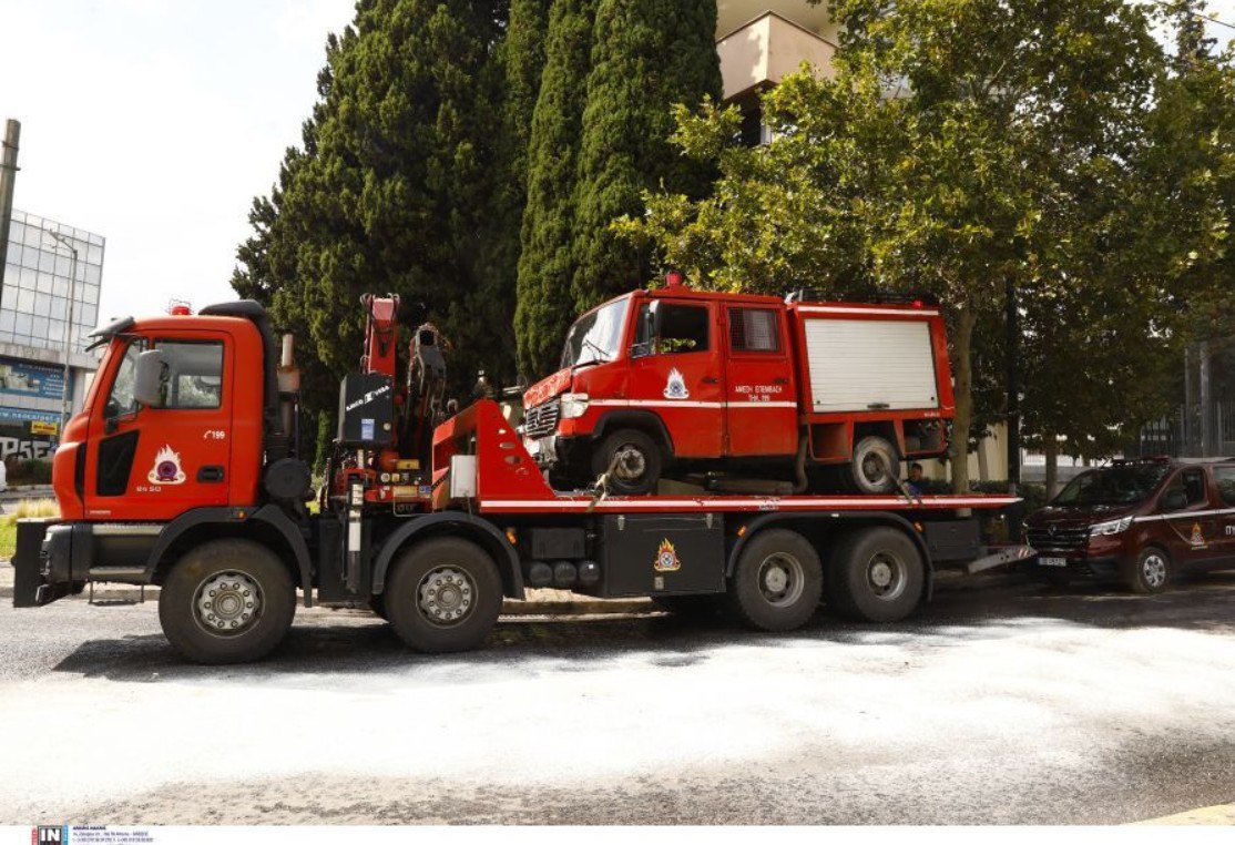 Νέα Χαλκηδόνα: Τροχαίο με πυροσβεστικό όχημα – Στο νοσοκομείο ένας πυροσβέστης