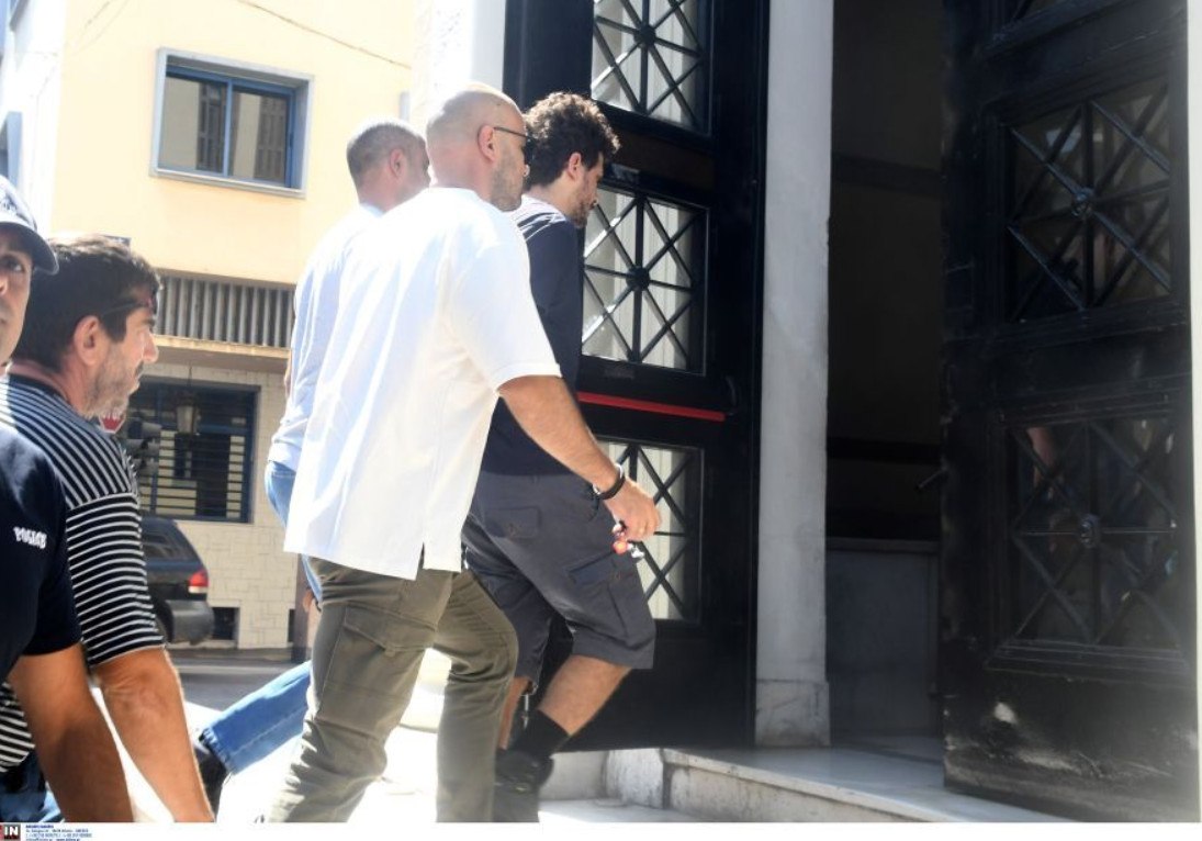 «Θα προτιμούσα να καώ εγώ από το να κάψω ένα δέντρο» λέει ο 25χρονος που προφυλακίστηκε για τη φωτιά στην Πάτρα