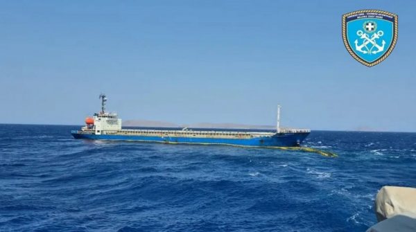 Ημιβυθισμένο φορτηγό πλοίο στα ανοιχτά της Σητείας - Είχε προσαράξει σε ύφαλο από τα τέλη Ιουλίου