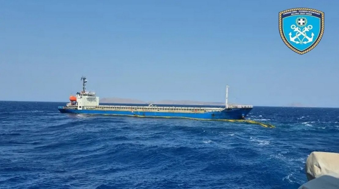 Ημιβυθισμένο φορτηγό πλοίο στα ανοιχτά της Σητείας - Είχε προσαράξει σε ύφαλο από τα τέλη Ιουλίου