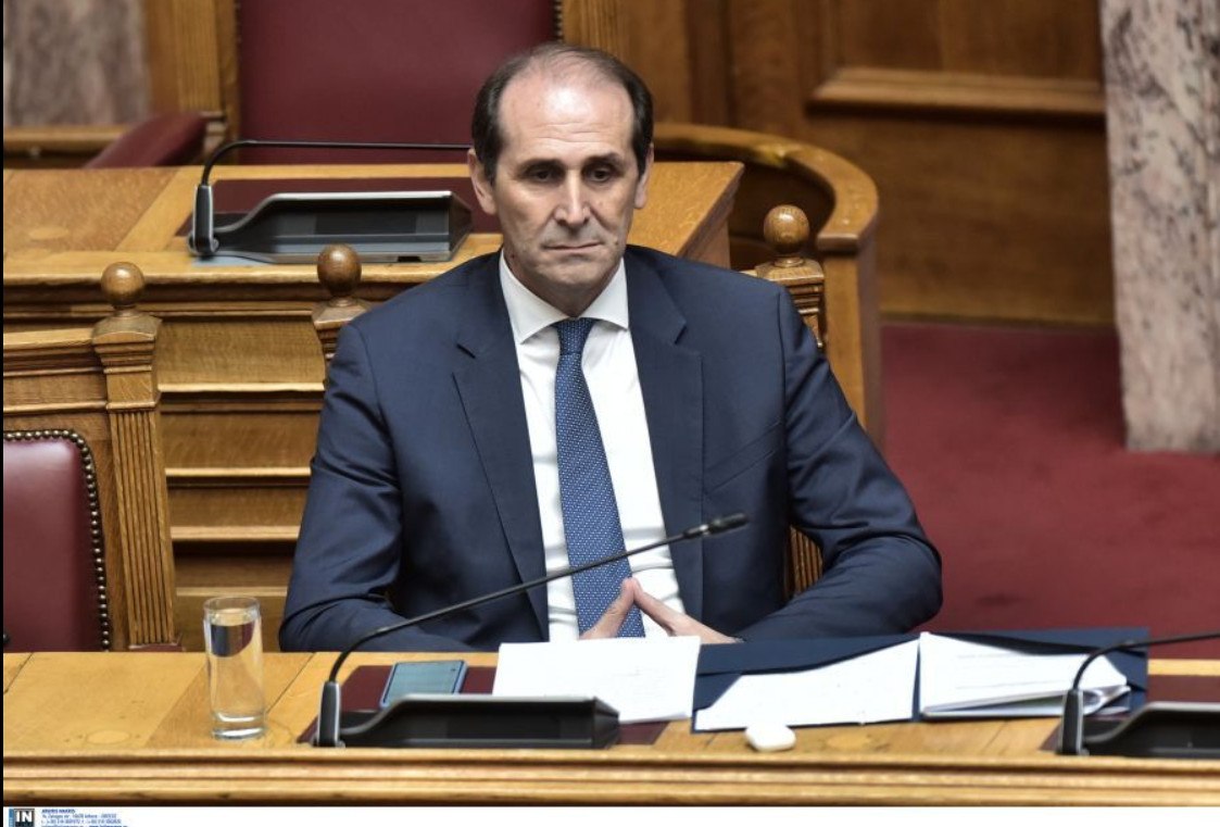 Ο Απόστολος Βεσυρόπουλος βοήθησε να πολλαπλασιαστούν οι απινιδωτές στη χώρα, «έσβησε» σε παραλία που δεν διέθετε τη σωτήρια συσκευή