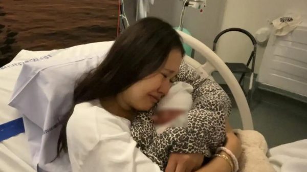 Δανία: Πήραν νεογέννητο από 18χρονη μητέρα – Ψυχολόγος την έκρινε ακατάλληλη λόγω τραύματος από παιδική κακοποίηση