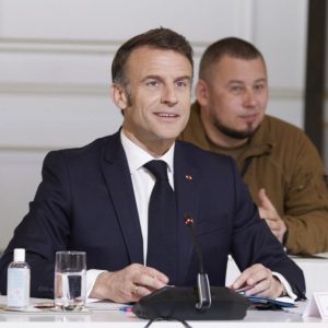 Ανάλυση για το διάγγελμα Μακρόν: Καταδίκασε τη βία, αλλά δεν ανακοίνωσε έκτακτα μέτρα ή σχέδιο αντιμετώπισης της κρίσης