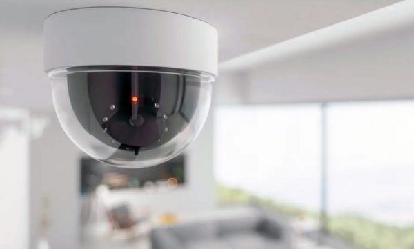 Πατέρας βρέφους ο 43χρονος που παρακολουθούσε τις συναδέλφους σε γυναικείες τουαλέτες με κρυφή κάμερα