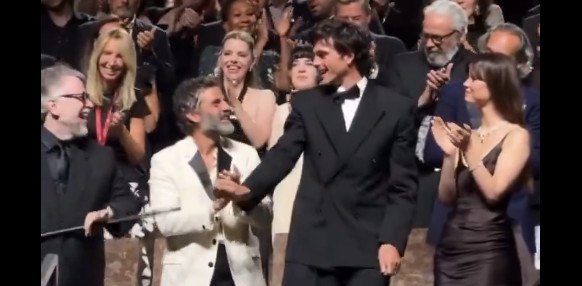 Ο «Frankenstein» του Γκιγιέρμο ντελ Τόρο αποθεώθηκε από το κοινό με 13λεπτο χειροκρότημα στη Βενετία