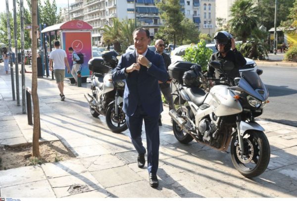 Ο Άδωνις Γεωργιάδης στα εγκαίνια της Ογκολογικής Μονάδας στο Νοσοκομείο Σύρου – Οι αποδοκιμασίες και η απάντηση του Υπουργού