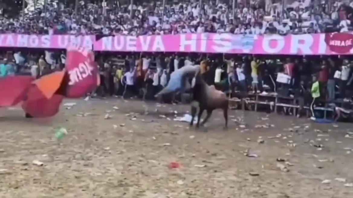 Θανατηφόρο ατύχημα σε φεστιβάλ ταυρομαχιών στην Κολομβία: 35χρονος σκοτώθηκε από επίθεση ταύρου