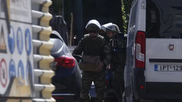 Καισαριανή: Εντοπίστηκαν όπλα και πυρομαχικά σε κάδο απορριμάτων