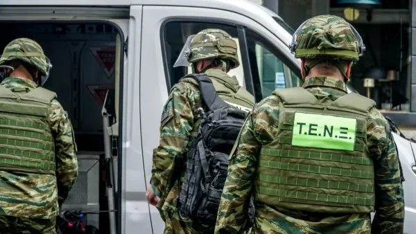 Παλαιό Φάληρο: Συναγερμός για βλήμα του Β’ Παγκοσμίου Πολέμου σε ρέμα – Κλειστή η οδός Φαιάκων