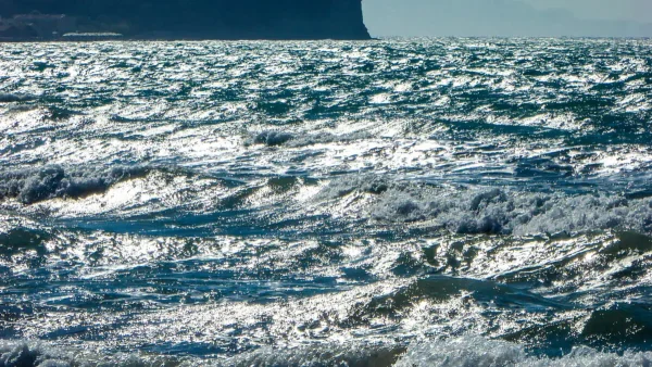 Δεν ήξερε κολύμπι η 11χρονη που παρασύρθηκε με φουσκωτό και πνίγηκε στη θάλασσα – Συνελήφθησαν οι γονείς της