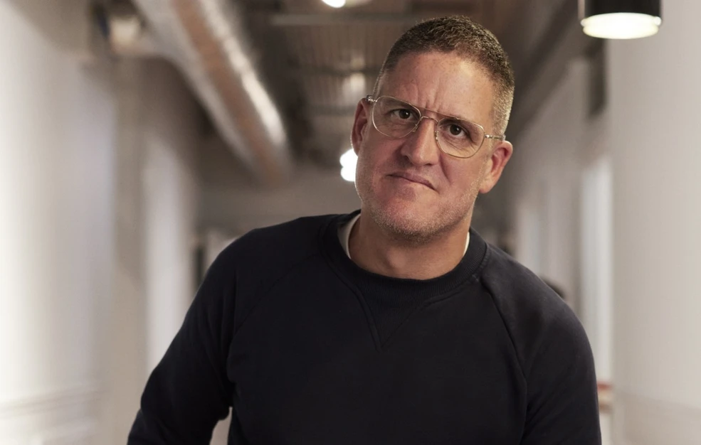 O δισεκατομμυριούχος Tom Greenwood τραυματίστηκε σοβαρά σε τροχαίο στη Μύκονο – Τον μετέφερε το ΕΚΑΒ αφού αρνήθηκε η ιδιωτική ασφάλιση