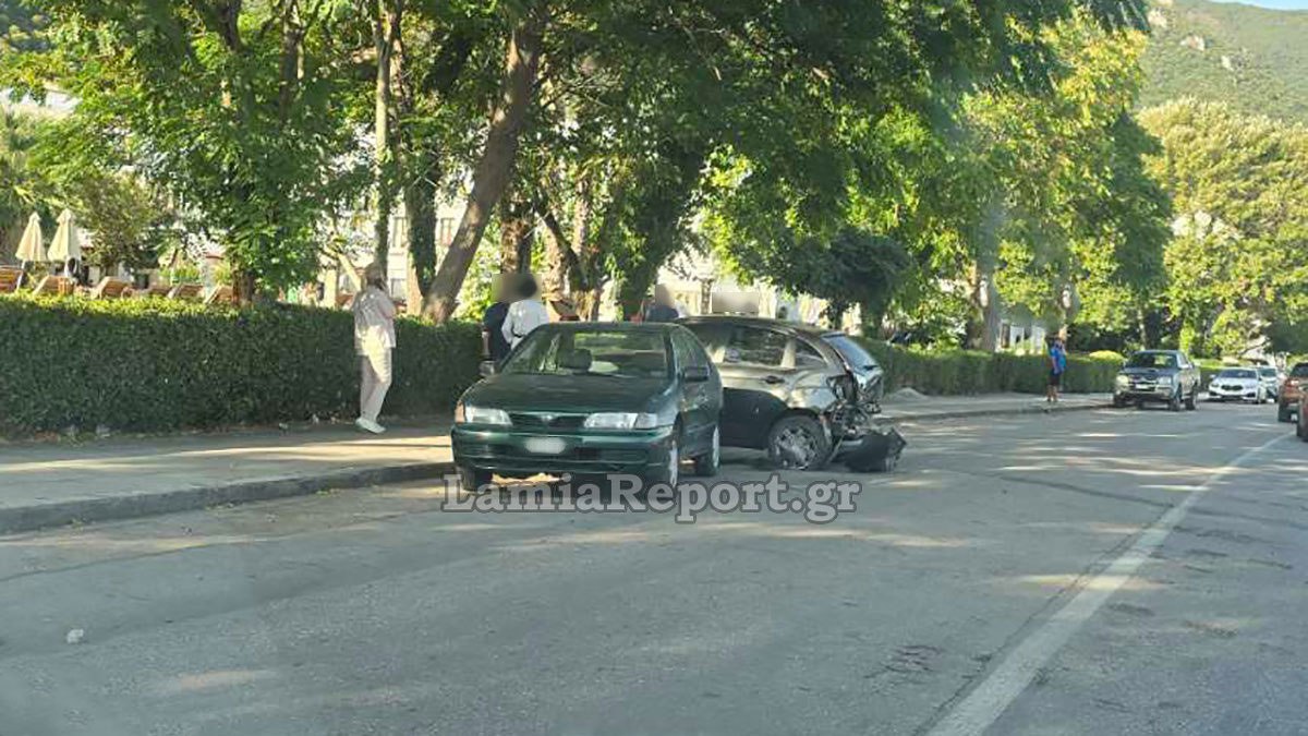 Τροχαίο ατύχημα στην παραλιακή των Καμένων Βούρλων (ΦΩΤΟ)