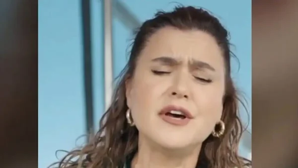 Τουρκάλα τραγουδίστρια ερμηνεύει το «Όλα σε θυμίζουν» σε άπταιστα ελληνικά και γίνεται viral