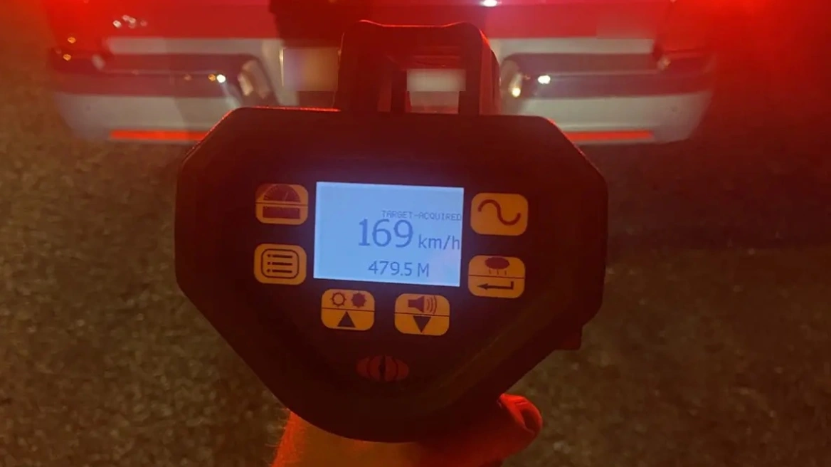 Ειδική επιχείρηση της τροχαίας στην Αττική - Συνελήφθησαν οδηγοί ταξί και δικυκλιστής που έτρεχε με 169χλμ/ώρα στην Υμηττού