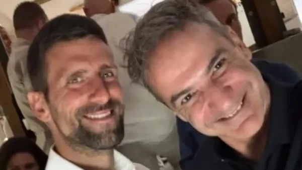 Ο Νόβακ Τζόκοβιτς και ο Κυριάκος Μητσοτάκης έβγαλαν selfie στην Τήνο