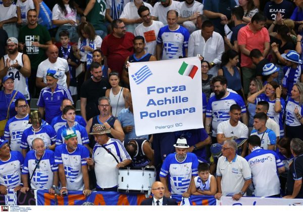 Eurobasket 2025: Το μήνυμα των Ελλήνων φιλάθλων στον Πολονάρα που δίνει μάχη με την λευχαιμία - Η απάντησή του στα ελληνικά