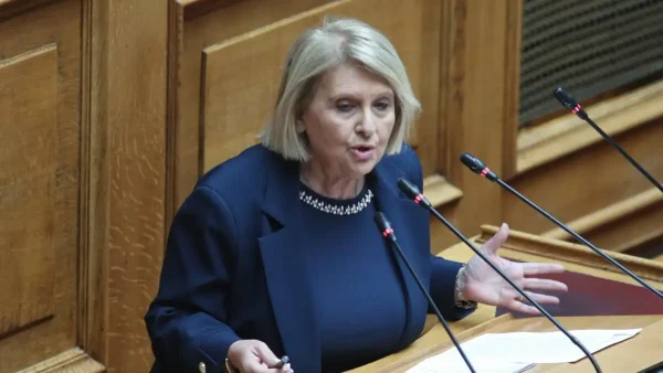 «Η κυρία Βούλτεψη καλό θα ήταν να μην μιλάει αυτές τις ώρες» – Η απάντηση των Εποχικών Πυροσβεστών στις δηλώσεις της