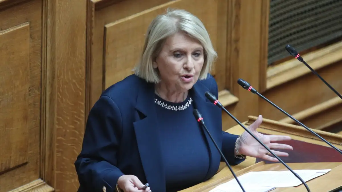 «Η κυρία Βούλτεψη καλό θα ήταν να μην μιλάει αυτές τις ώρες» – Η απάντηση των Εποχικών Πυροσβεστών στις δηλώσεις της