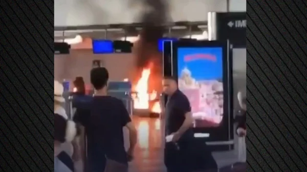 Αναστάτωση στο αεροδρόμιο Μαλπένσα του Μιλάνου: Άνδρας σε κατάσταση αμόκ έβαλε φωτιά σε γκισέ, δείτε βίντεο