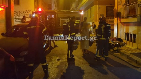 Λαμία: Πανικός από φωτιά σε διαμέρισμα οικογένειας στο κέντρο της πόλης - Έξι άτομα στο νοσοκομείο - Διασωληνωμένη η γυναίκα με σοβαρά εγκαύματα (ΒΙΝΤΕΟ-ΦΩΤΟ)