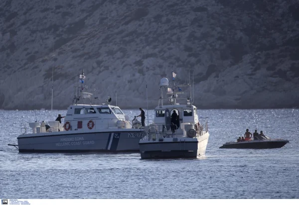 Ταχύπλοο με πέντε επιβάτες χτύπησε σε βράχια στον Θερμαϊκό - Επιχείρηση για τον εντοπισμό και τη διάσωσή τους