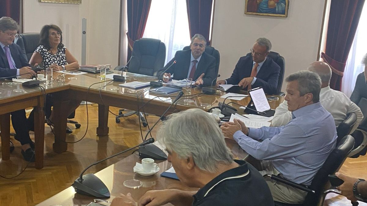 Στο Εμπορικό & Βιομηχανικό Επιμελητήριο Πειραιώς ο Χρήστος Σταϊκούρας