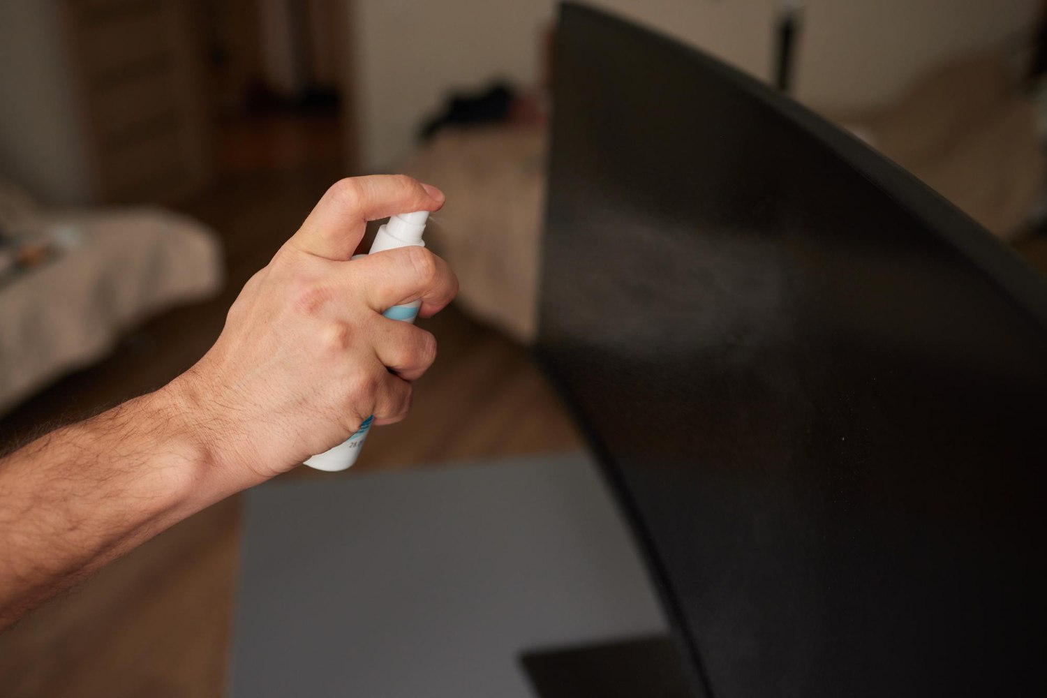 Πώς να καθαρίσετε την οθόνη της τηλεόρασης -Aυτός είναι ο ευκολότερος τρόπος