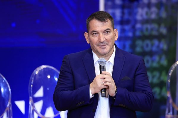 Πύρρος Δήμας για τη δημοπρασία της Ολυμπιακής δάδας: «Την έδωσα για καλό σκοπό»