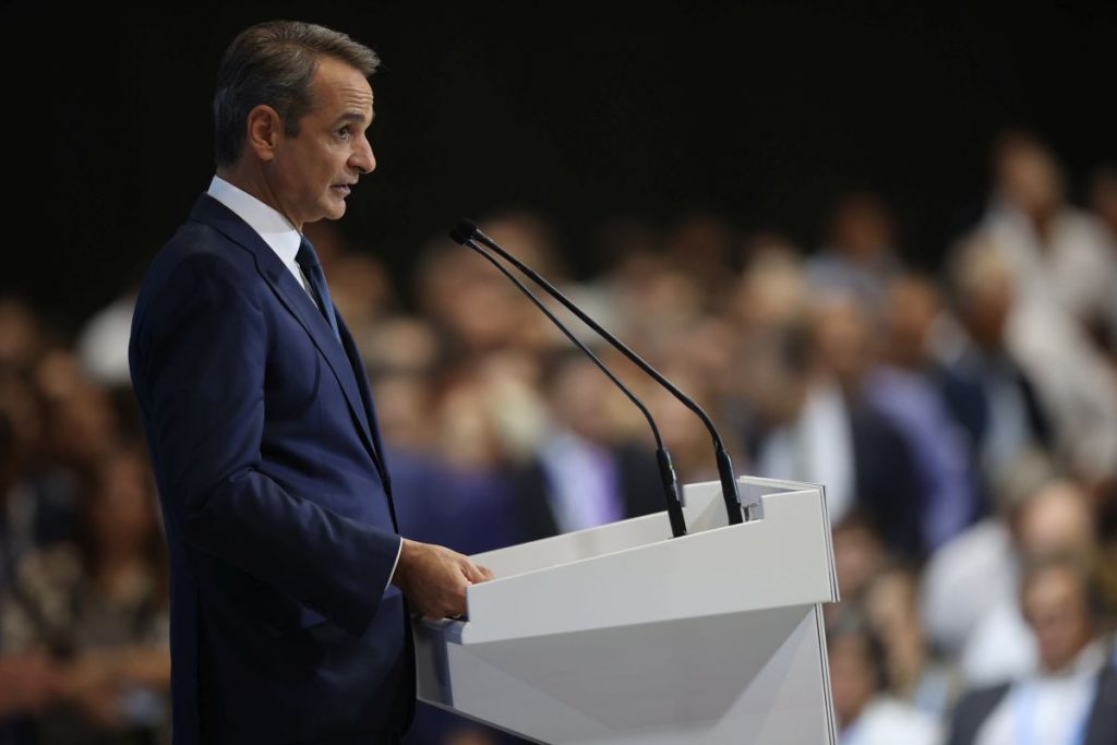 Αντίδοτο στις δυσκολίες ψάχνει η κυβέρνηση: "Ξαναζεσταίνουν" τα μέτρα της ΔΕΘ που χάθηκαν με τα ΕΛΤΑ και τους αγρότες