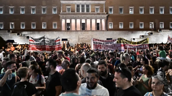 Σε εξέλιξη το συλλαλητήριο στο Σύνταγμα - Κυκλοφοριακά προβλήματα στο κέντρο