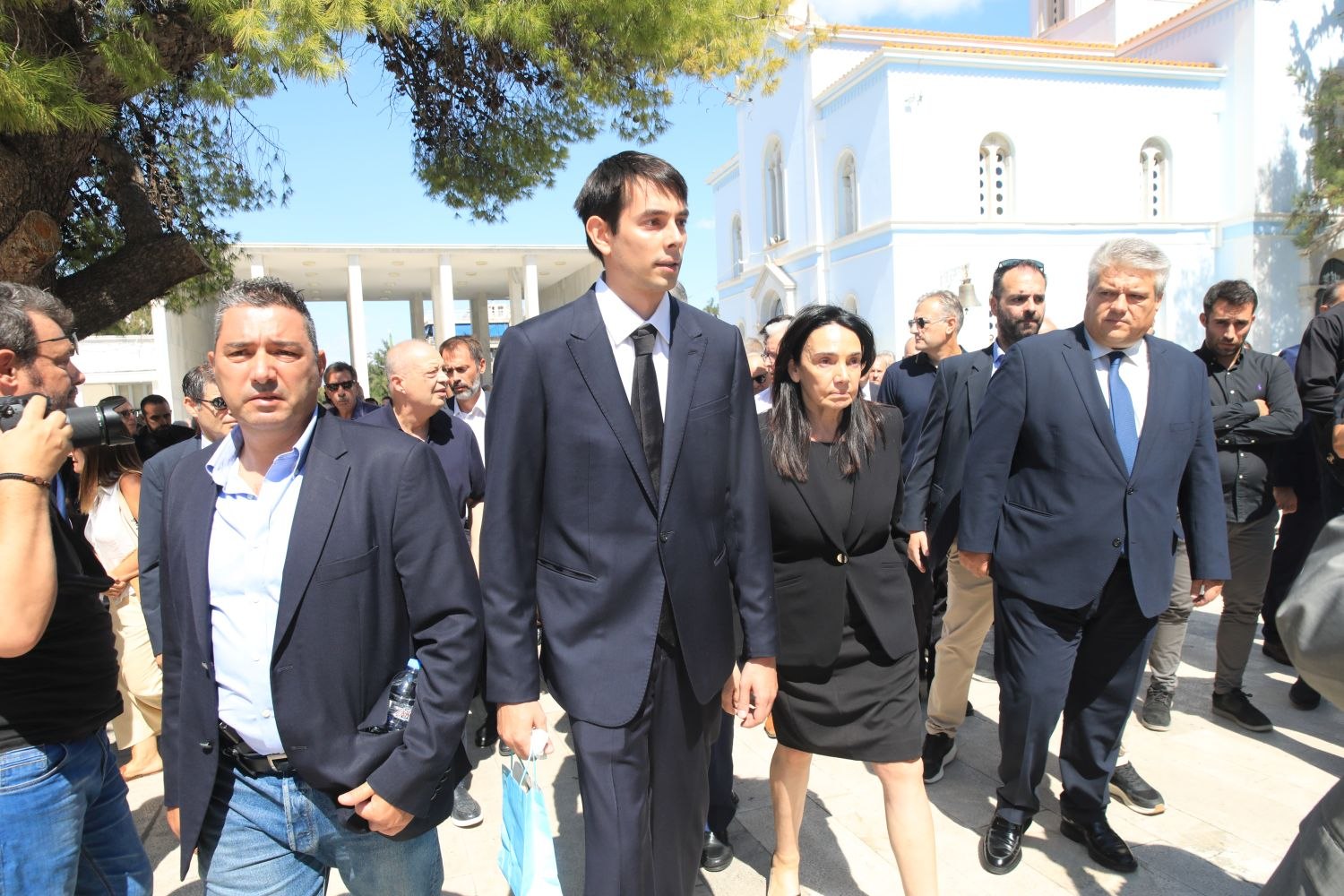 Μνημόσυνο Λένας Σαμαρά: Στο Α’ Νεκροταφείο η οικογένειά της – Δείτε βίντεο