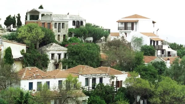 Αλόννησος: «Με χτύπησε και παρουσιάζεται ως θύμα», λέει ο δήμαρχος για τον 70χρονο που του έριξε κουτουλιά