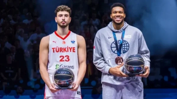 Eurobasket 2025: Σενγκούν ο νέος αγαπημένος «κακός» των Ελλήνων φιλάθλων - Οι προκλήσεις, η ειρωνεία στον Γιάννη και η απάντηση Σπανούλη