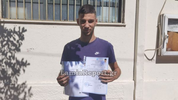Πήρε το απολυτήριό του ο μαθητής του 2ου ΕΠΑΛ Λαμίας που είχε κοπεί από απουσίες