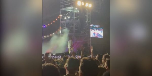 Ο Αργυρός σταμάτησε τη συναυλία για να δει τον αγώνα της Εθνικής με τη Λιθουανία στο Eurobasket (βίντεο)