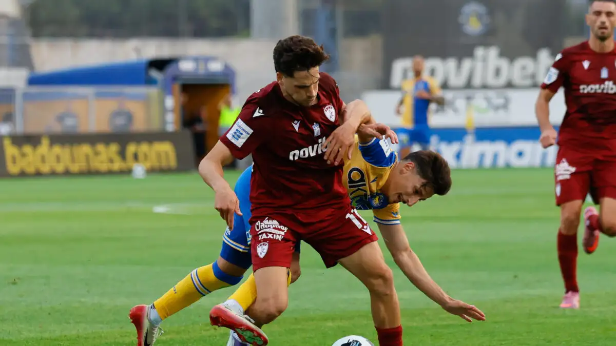 Αστέρας Τρίπολης – ΑΕΛ 2-2: «Σοκ» στο 94′ για τους Αρκάδες και ισοφάριση από τους 10 «βυσσινί»