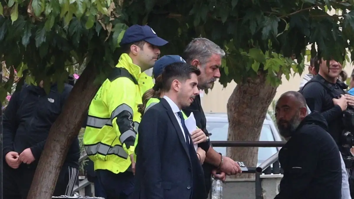 Βασίλης Μπισμπίκης: Δίωξη για πλημμέλημα στον ηθοποιό που προκάλεσε τροχαίο στη Φιλοθέη και εξαφανίστηκε