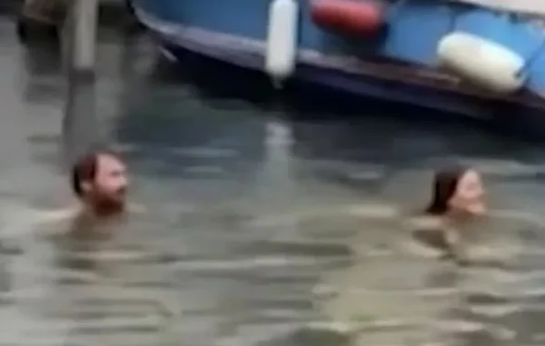 Πρόστιμο σε ζευγάρι τουριστών που βούτηξαν και κολύμπησαν στο Grand Canal της Βενετίας