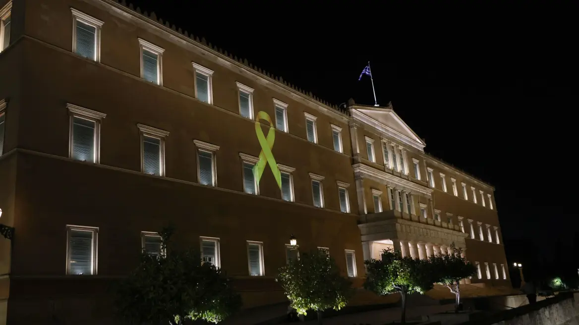 Η Βουλή φωτίζεται με το χρυσό της ελπίδας - Μήνυμα στήριξης στον αγώνα κατά του παιδικού καρκίνου