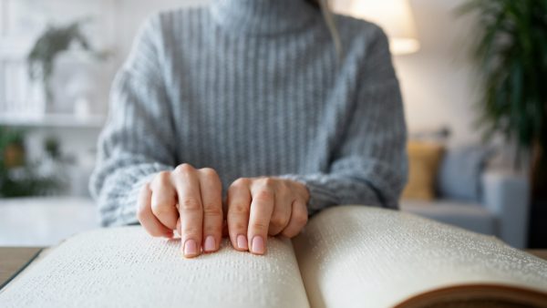 Λαμία: Εκμάθηση γραφής Braille (Κώδικας γραφής τυφλών) στο "ΚΕΚ Τετριμίδα"