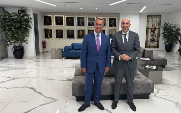 Συνάντηση Σταϊκούρα - Μπρατάκου για ζητήματα που απασχολούν τις Ελληνικές Επιχειρήσεις