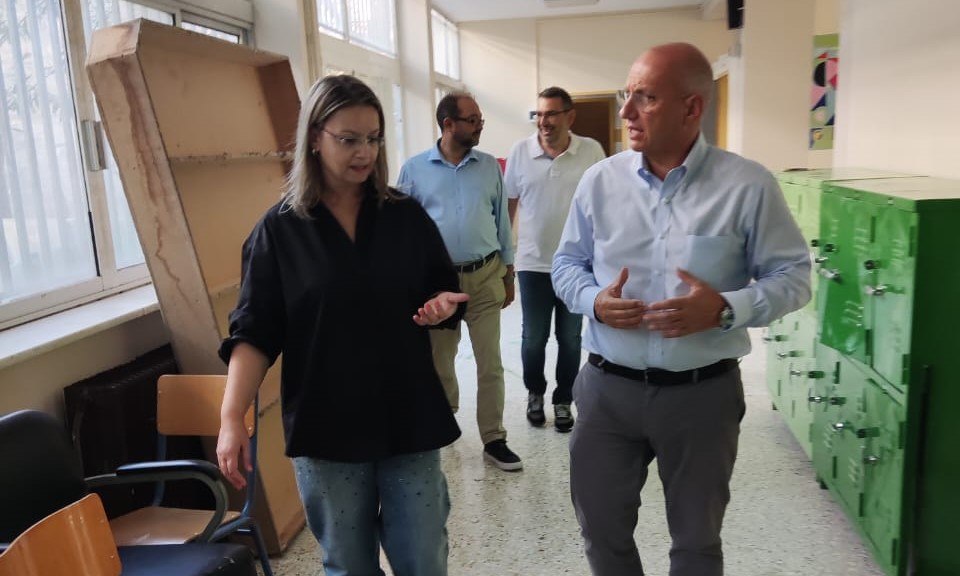 Ο Γιάννης Οικονόμου στο 4ο Πειραματικό Γυμνάσιο Λαμίας, στην Α’βαθμια και Β’βαθμια Διεύθυνση Εκπαίδευσης