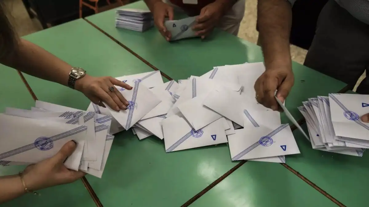 Δημοσκόπηση Interview: Ανακάμπτει η Νέα Δημοκρατία, στη 2η θέση το ΠΑΣΟΚ – «Ναι» σε Λοβέρδο και «όχι» σε Σαμαρά