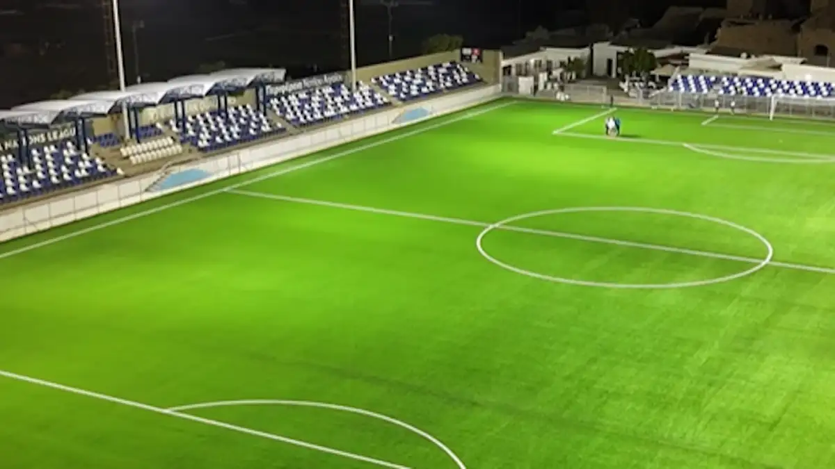 Η Ελλάς Σύρου παρουσίασε το ανακαινισμένο γήπεδό της στο οποίο θα υποδεχθεί το Αιγάλεω για το Κύπελλο Ελλάδας