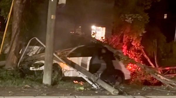 Παίκτης αμερικανικού ποδοσφαίρου σώζει οδηγό λίγο πριν πάρει φωτιά το αυτοκίνητό του στη Νέα Υόρκη